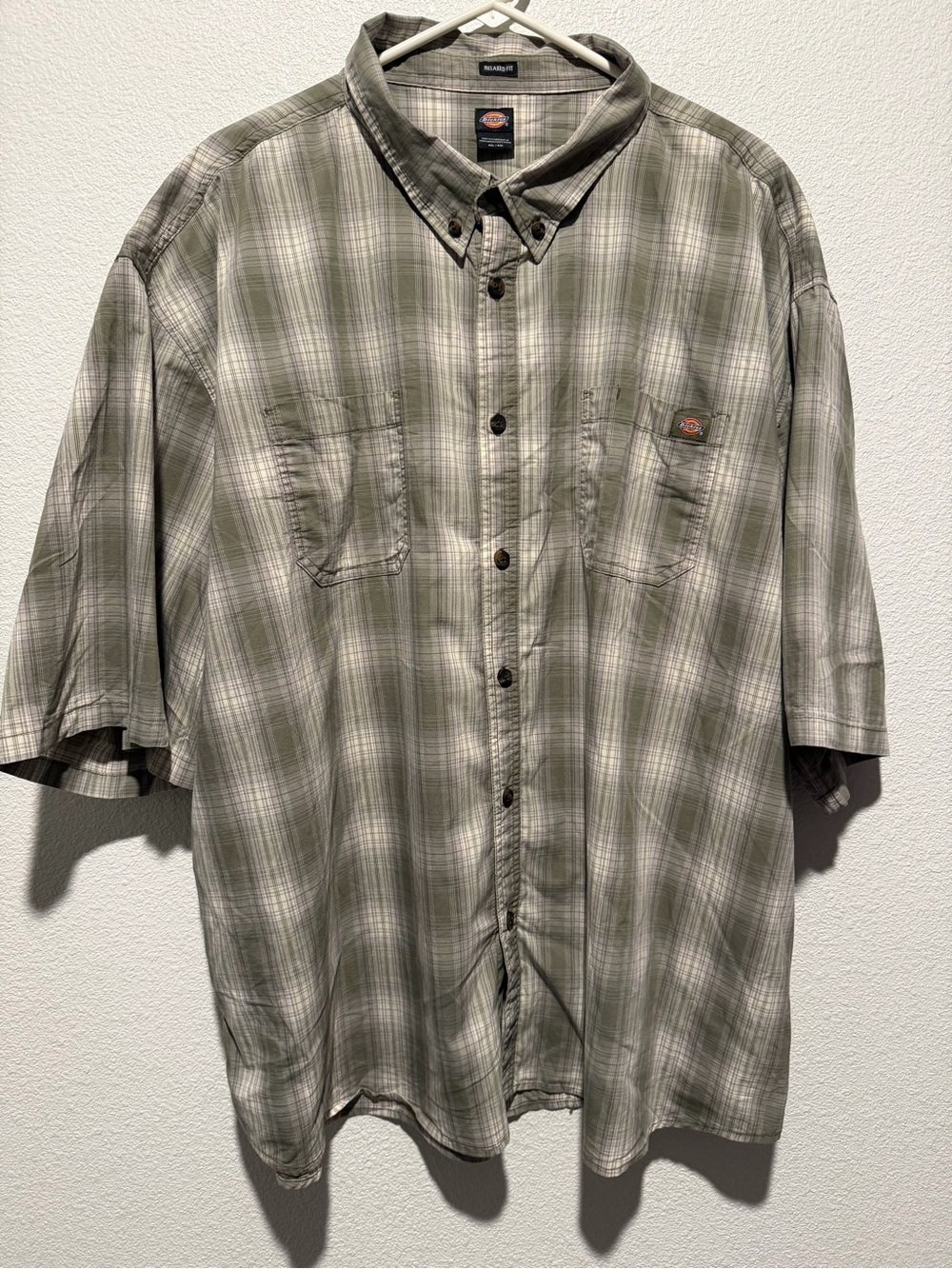 Dickies Men's Short-Sleeve Button-Down Plaid Shirt in Olive and Gray